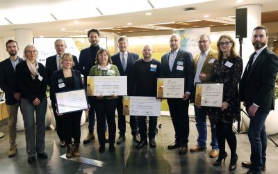 The European Bee Award 2022 winners are ‘Veitshöchheimer Hempmix’ and ‘IT Beekeeping by AmoHive’